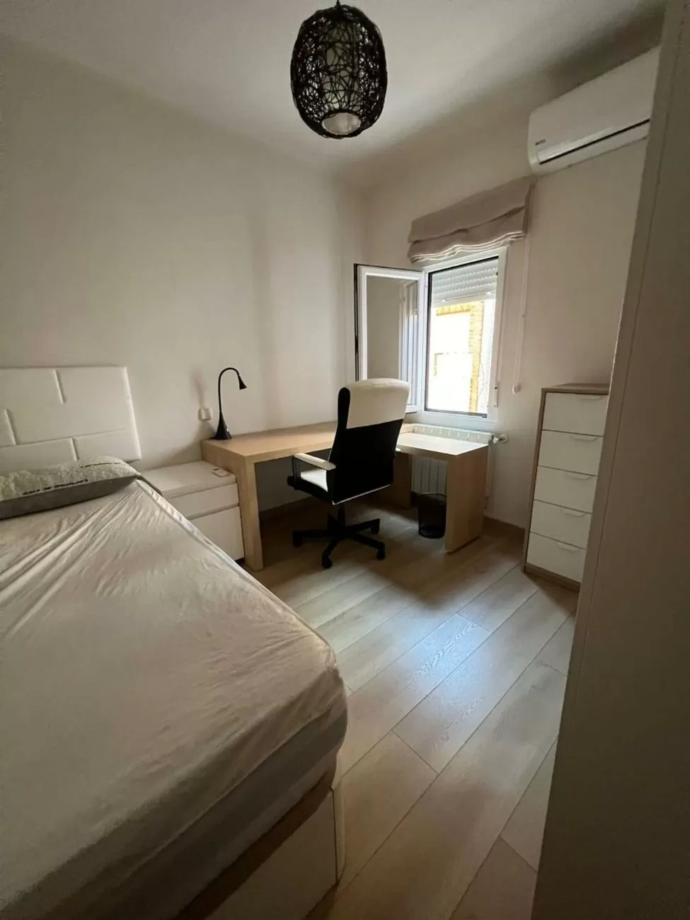 Imagen de Calle de Sahagún, Tetuán, Madrid capital (Ref.2001) Imagen de Calle de Sahagún, Tetuán, Madrid capital (Ref.2001)