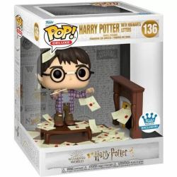 FIGURA POP DELUXE HARRY POTTER ANNIVERSARY HARRY POTTER WITH HOGWARTS LETTERS EXCLUSIVE