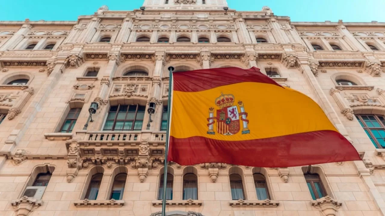 Residir y trabajar en España: Visado o autorización de residencia por empre