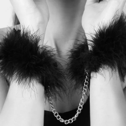 Imagen de BIJOUX ZA ZA ZU FEATHER HANDCUFFS